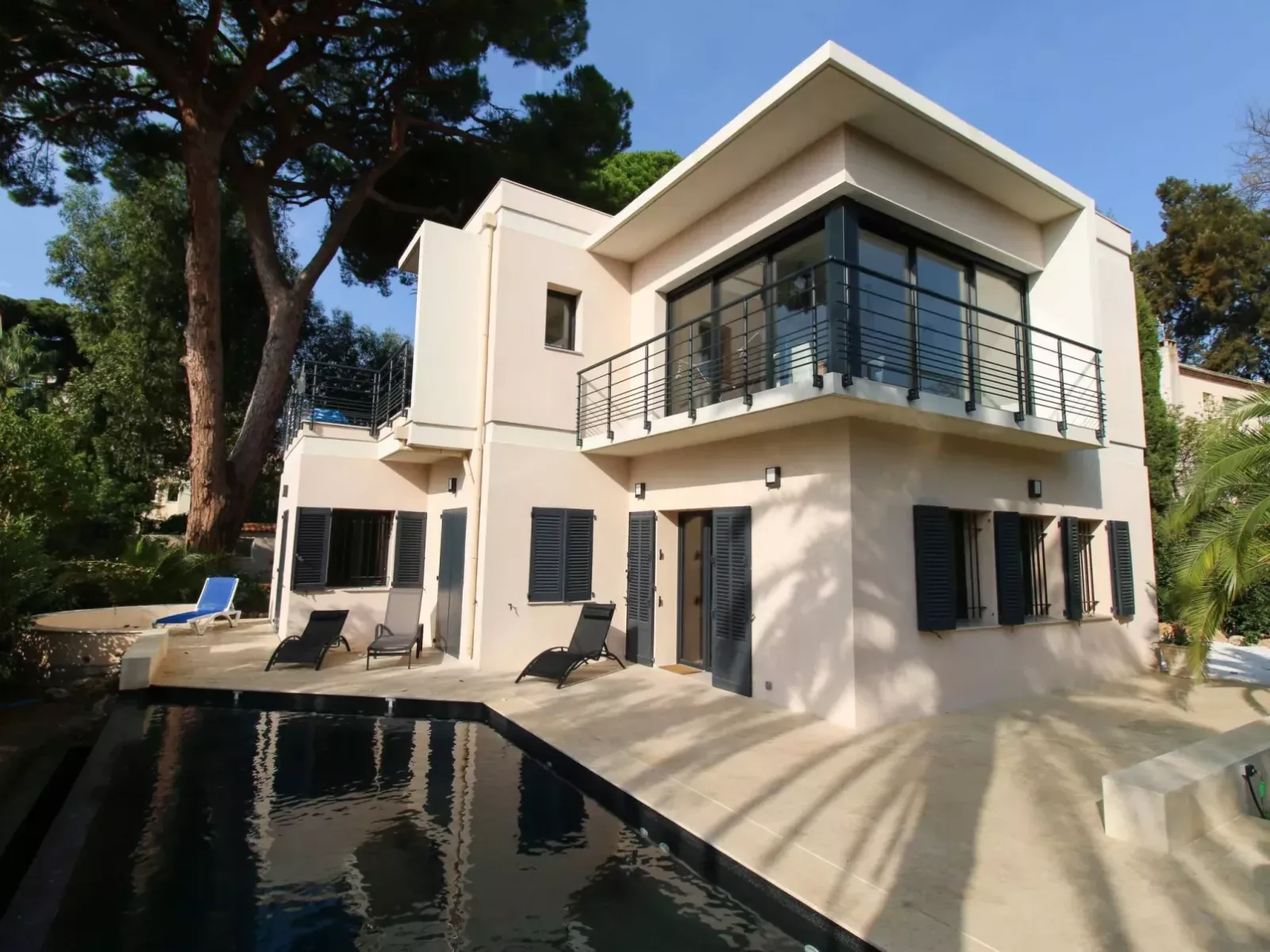 Appartement mit Infinity-Pool in France