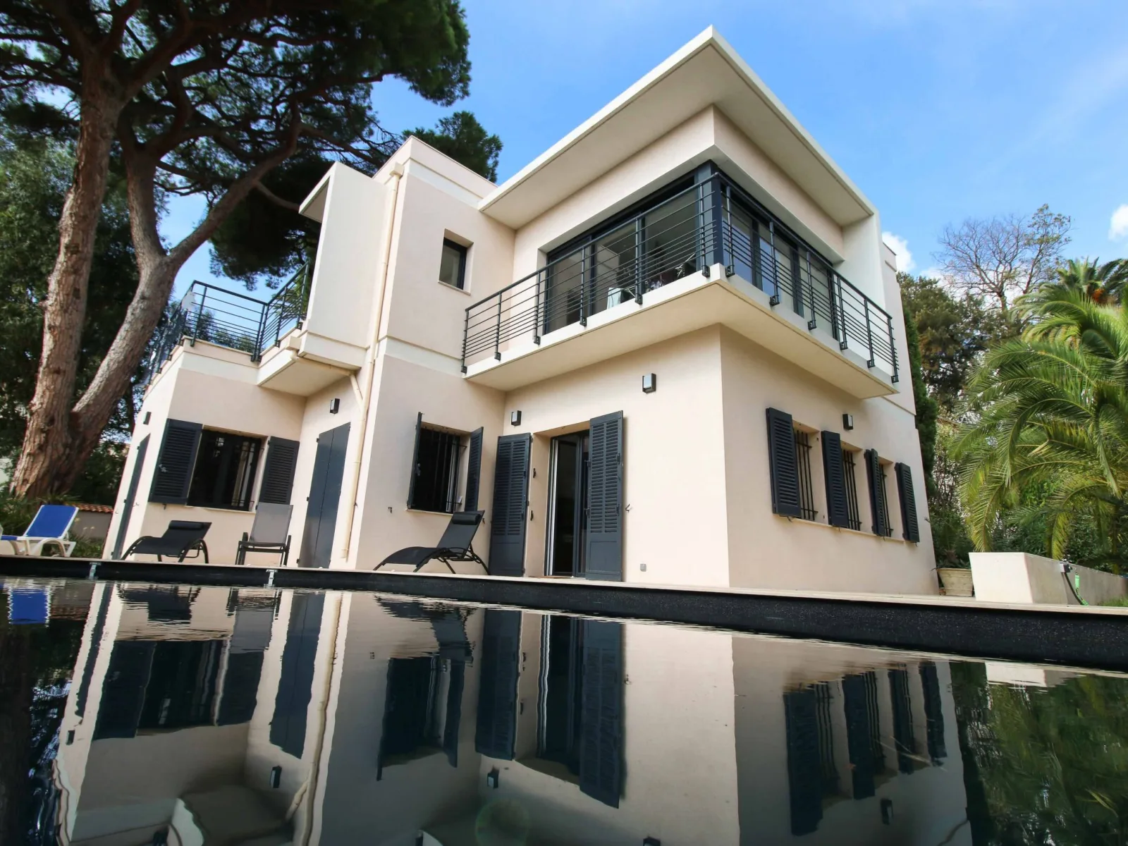 Appartement mit Infinity-Pool in France