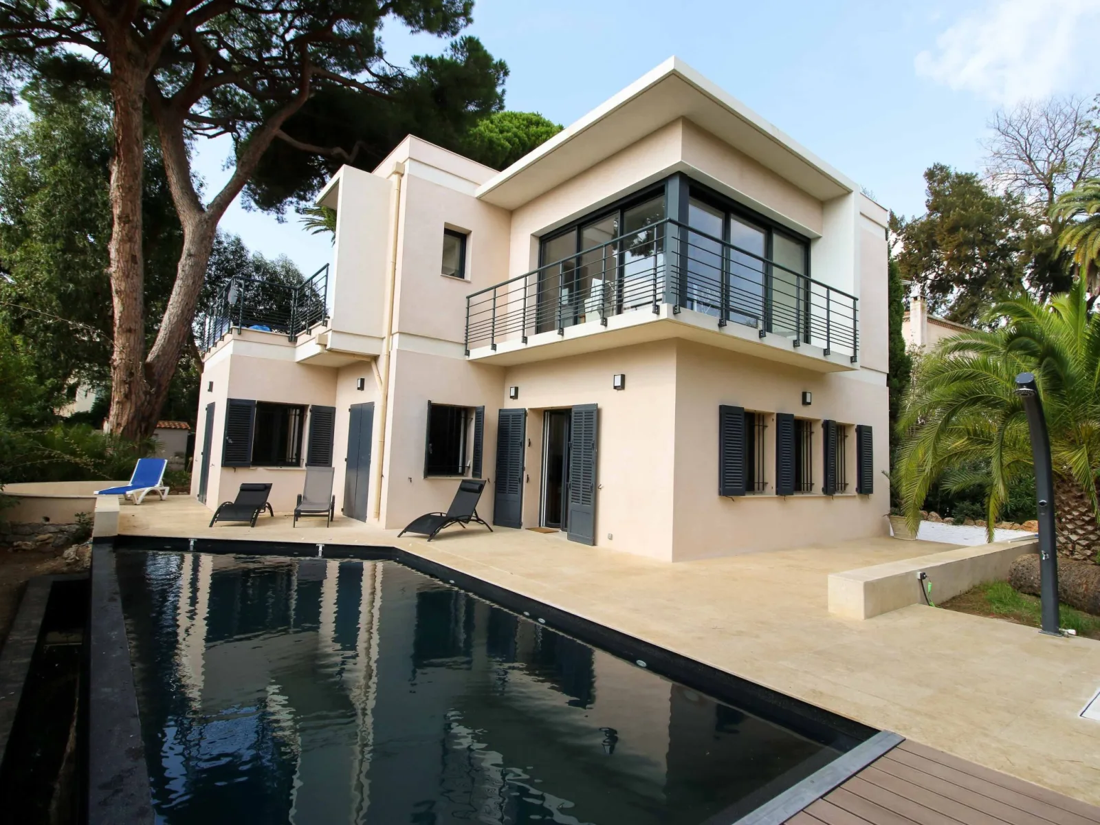 Appartement mit Infinity-Pool in France
