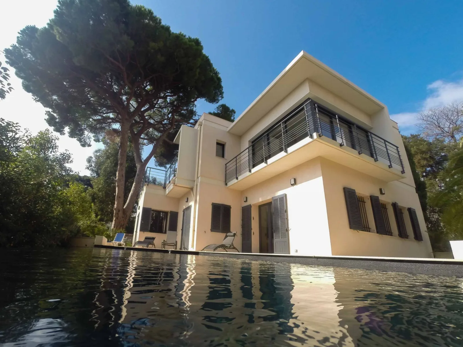 Appartement mit Infinity-Pool in France