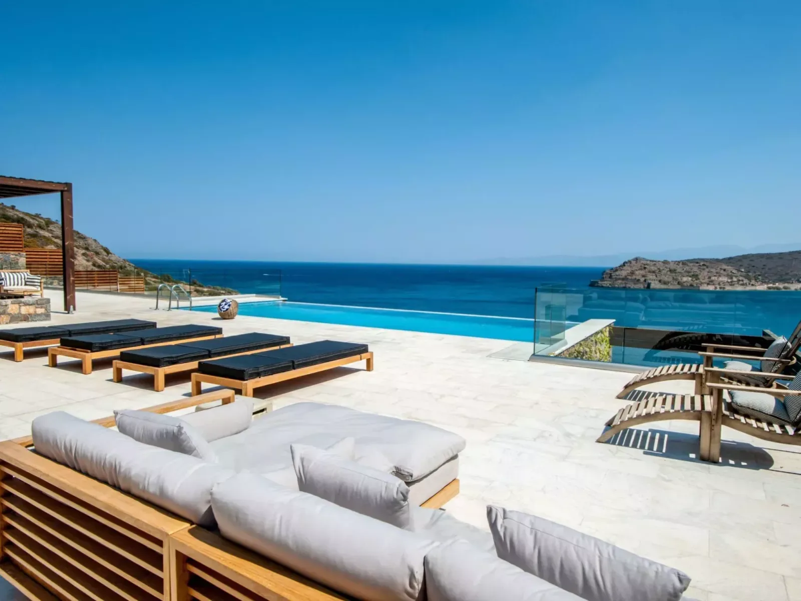"Villa Dimitra" mit Infinity Pool in Greece