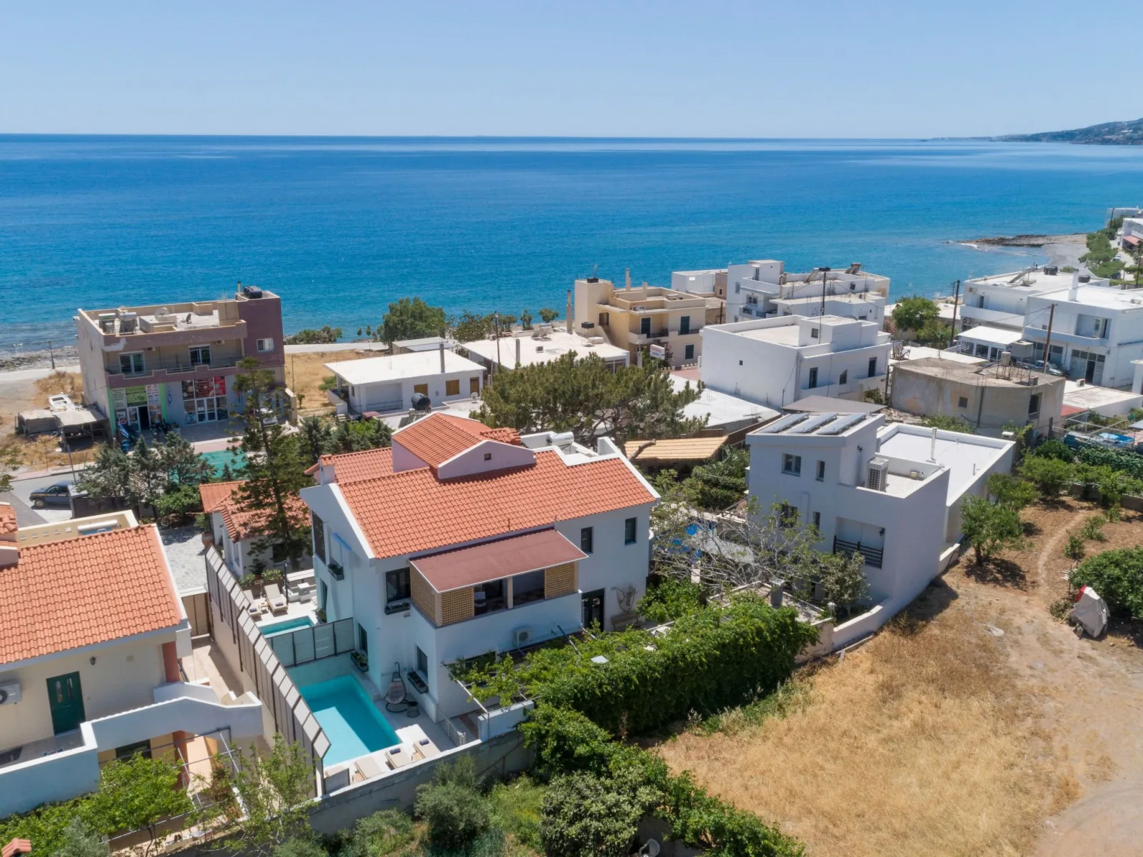 Luxuriöser Villenkomplex mit 14-16 Schlafzimmern in Strandnähe in Greece
