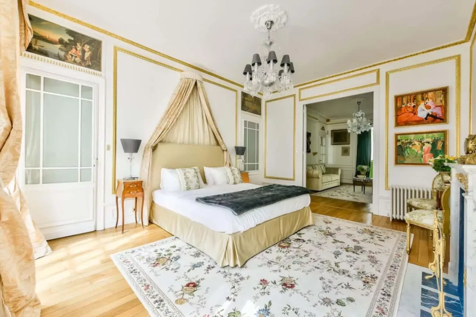 Noble demeure de luxe en plein coeur de Paris in France
