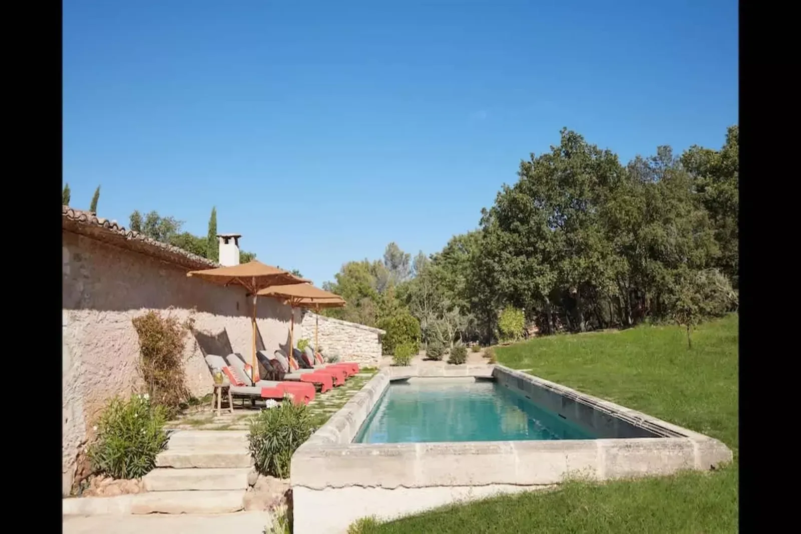 Villa de charme confort au milieu des vignes du Lubéron in France